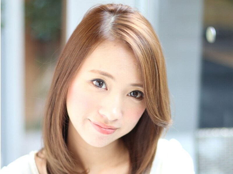 前髪長めアールストレートミディ