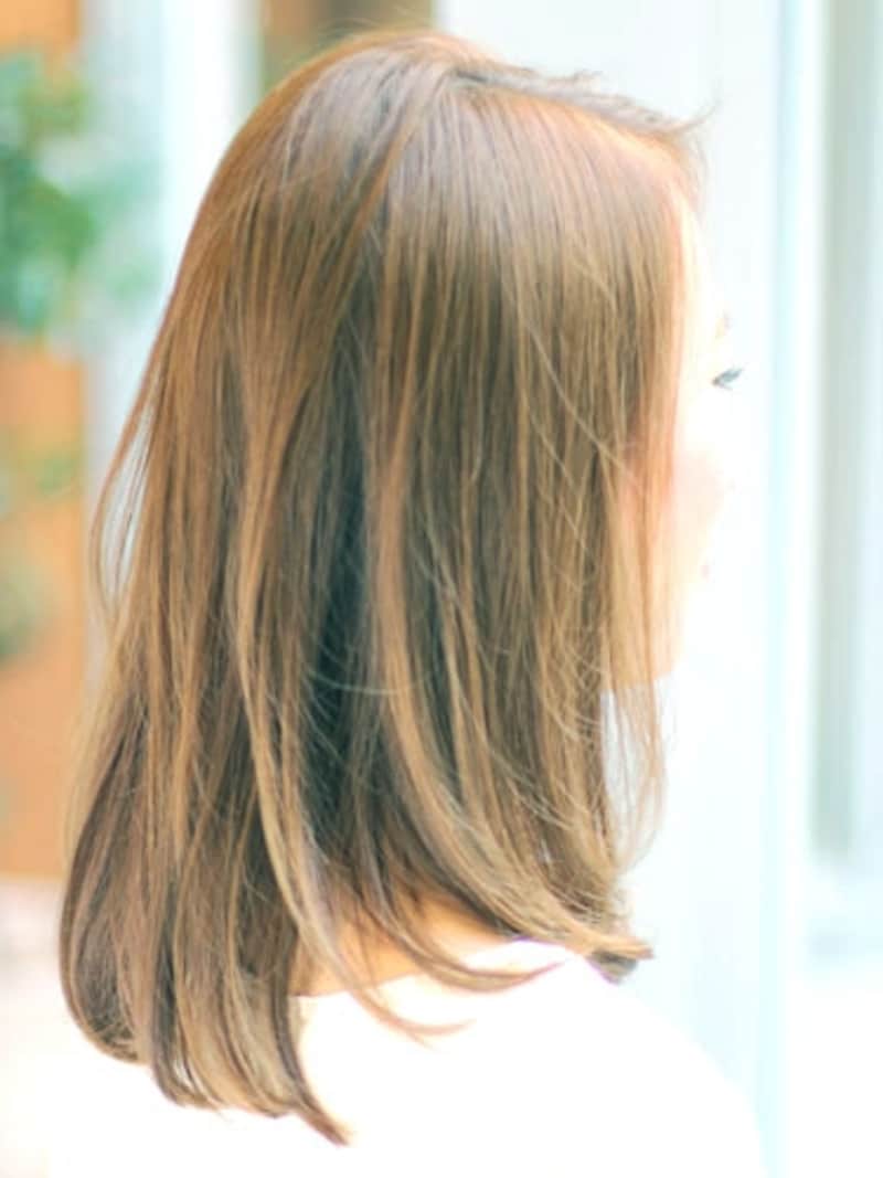 前髪長めアールストレートミディ