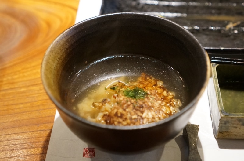 ガーリックチャーハンに出汁をかけてお茶漬けに