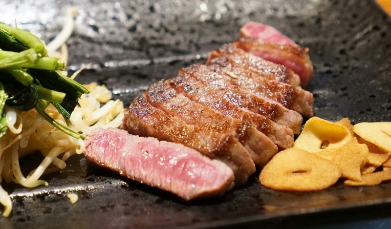 2500円（ランチAコース）のステーキはこの日は岩手県産黒毛和牛