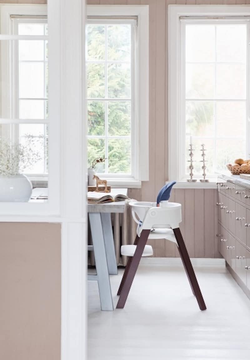 ストッケ「ステップス」。フレームのカラーは2種類。