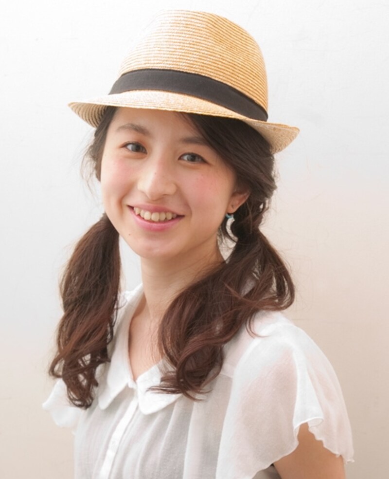 夏到来！麦わら帽子に似合うツインテールヘアアレンジ