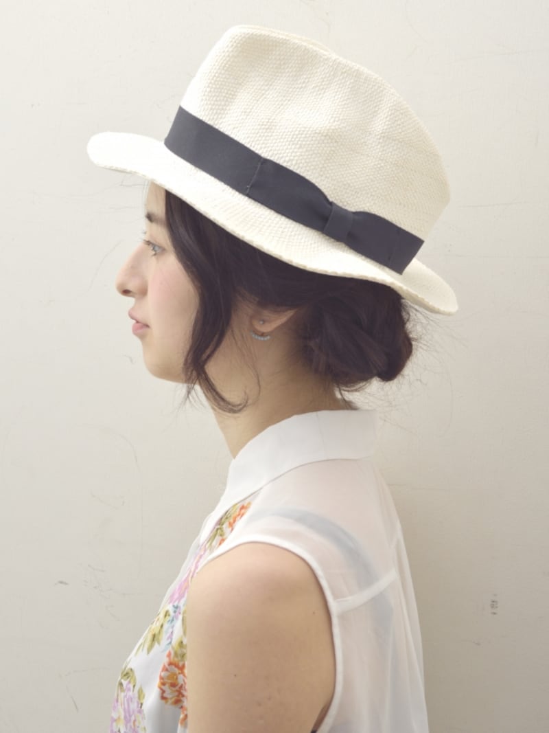 三つ編みで簡単！夏の帽子に似合う爽やかヘアアレンジ
