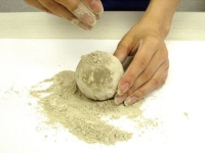 サラサラの砂を繰り返しつける工程がポイント!