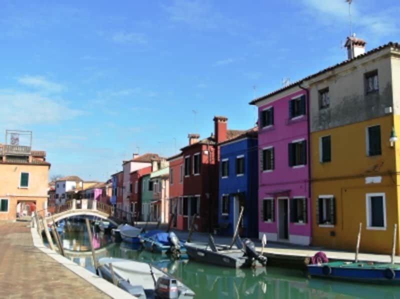 ブラーノ島はヴェネツィアとは別世界。ヴァポレットで45分ほどです