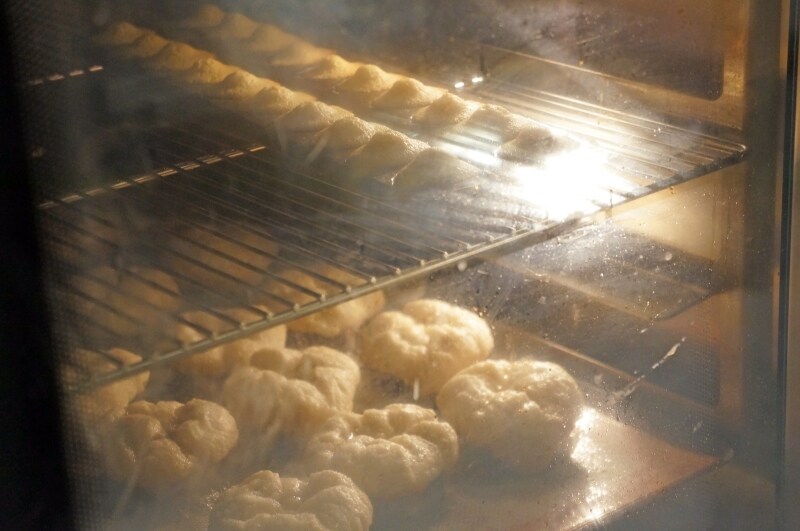 1F厨房オーブン内のDKAとマドレーヌ。焼き立てが嬉しい!