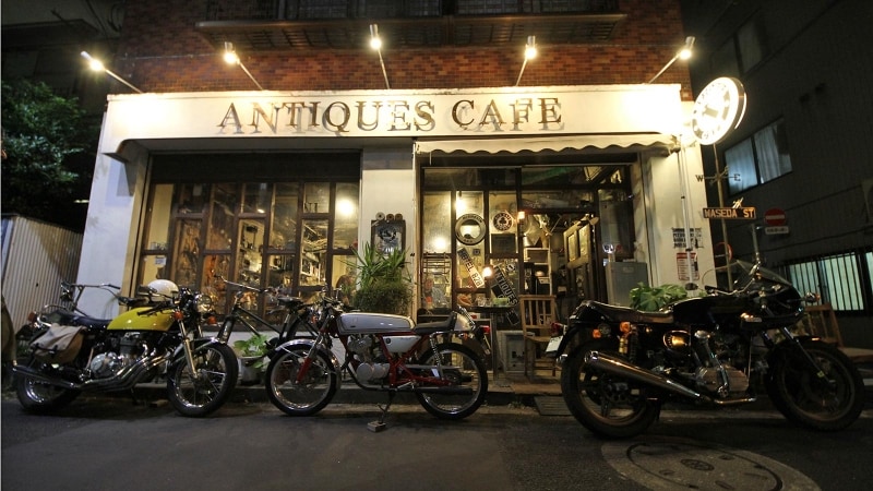 ノスタルジックな雰囲気が漂うアンティークスカフェ