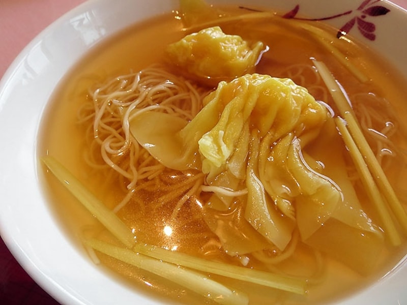 海老ワンタン入り香港細麺のスープヌードル