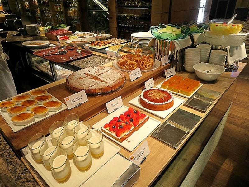 デザートのブッフェ台