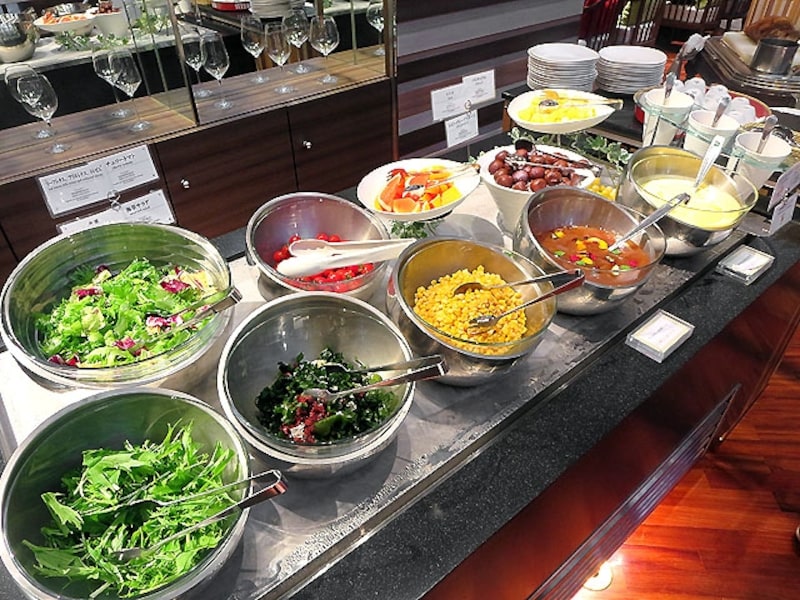 サラダのブッフェ台