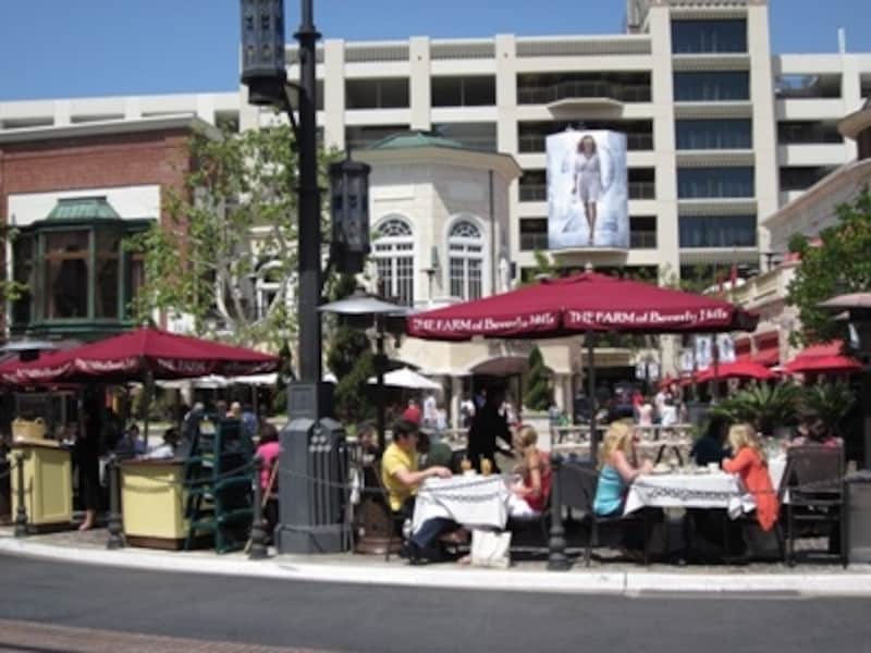 全席オープンエアのレストランがカリフォルニアらしい！