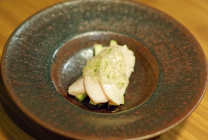 三河赤鶏胸肉と水ナスのサラダ