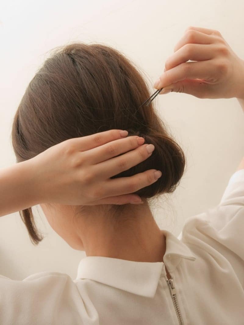 毛先が出てこないように数本でピニングすると良い