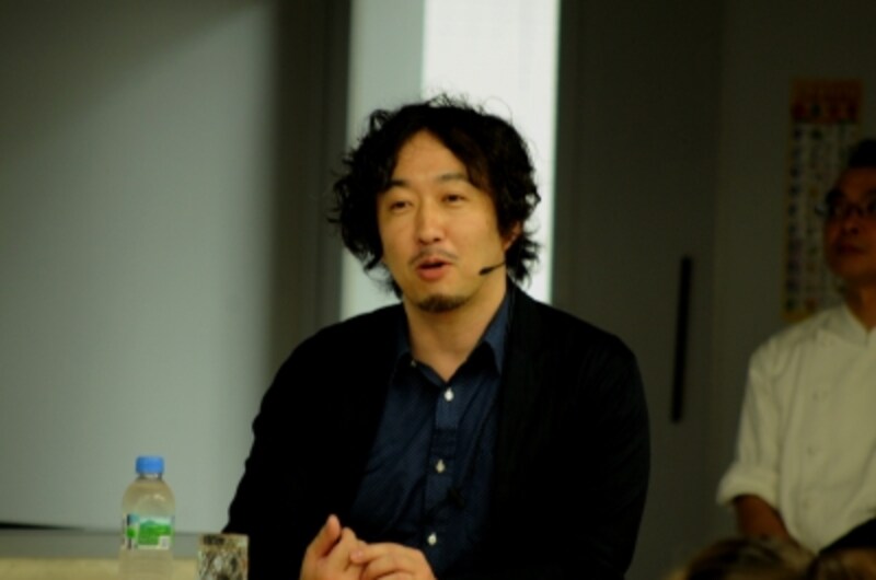 未来を予測して準備する、という考え方を説明する杉窪さん