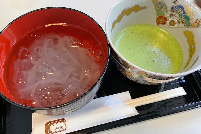 「くずきり　みのわ」名物のくずきりと抹茶のセット