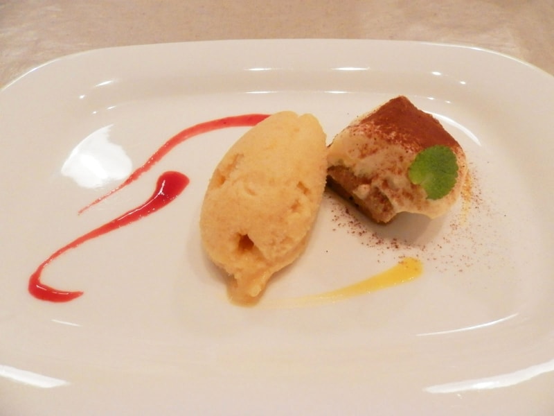 ティラミスとビワのジェラート