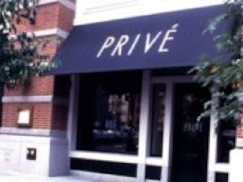 遠くからでも目立つファサード