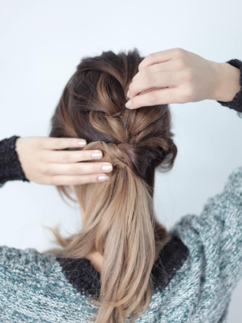 ピンで留めます