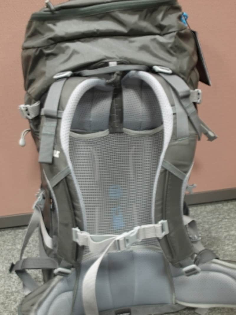 背面の大きなメッシュ