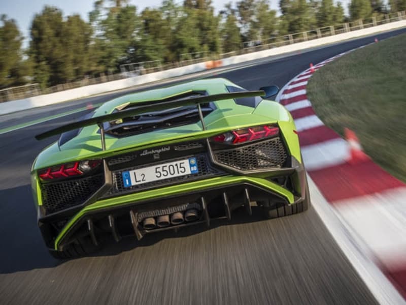 ランボルギーニアヴェンタドールSV