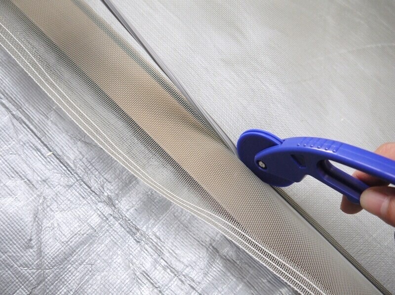 ローラーは前にだけ進めます