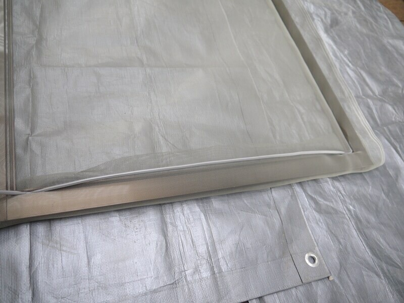 もう1辺を仮留めしたところ