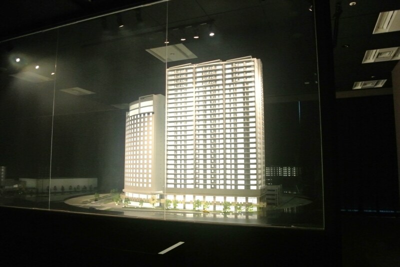 「BLUE HARBOR TOWERundefinedみなとみらい」の完成予想模型