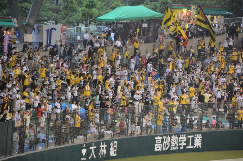 2015年5月29日のセパ交流戦でライトスタンドを埋め尽くす阪神ファン