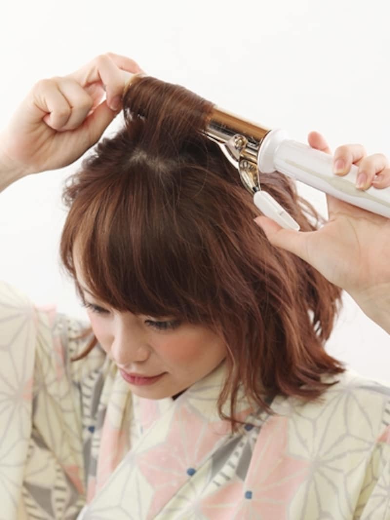 髪全体をざっくり巻く