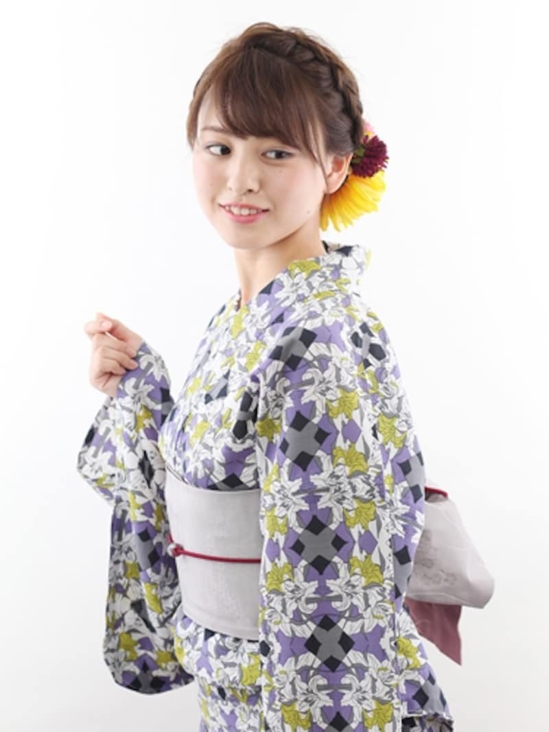レトロモダンな浴衣×グレーの帯で大人っぽく