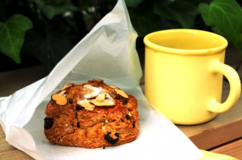 ダブルブルーベリースコーンとドリップコーヒー