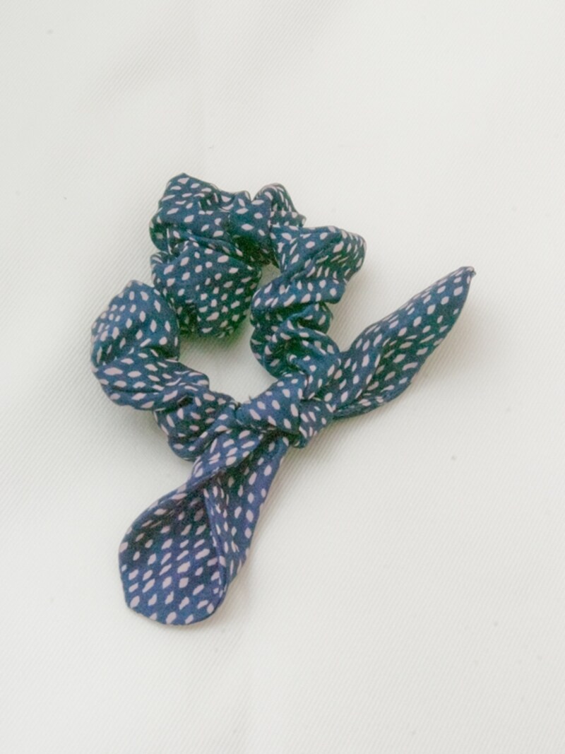 リボン結びになったシュシュ