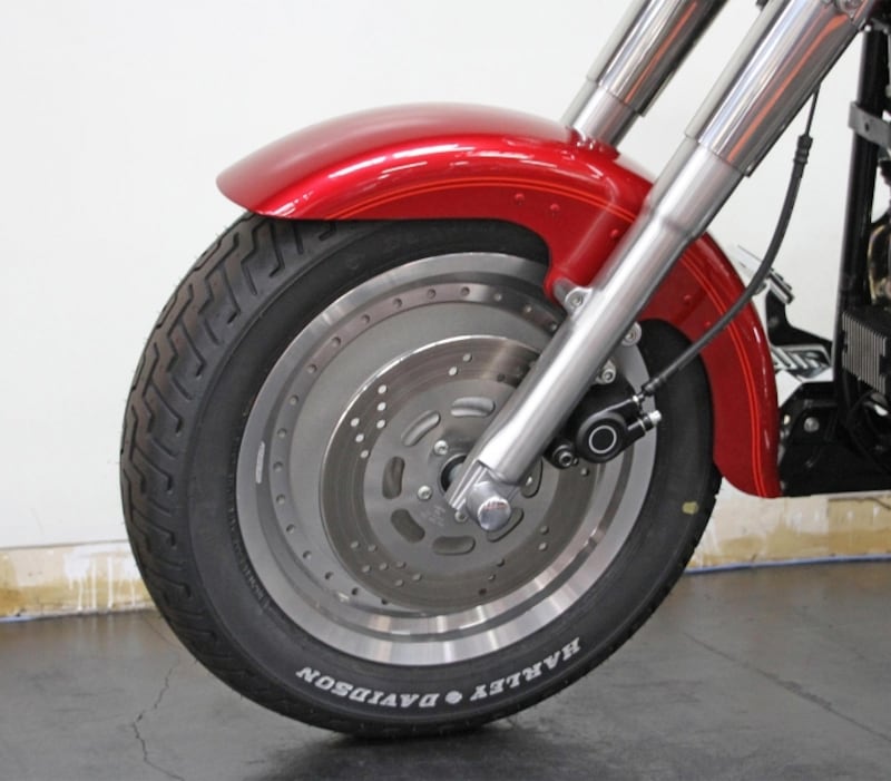 2007年から17インチ化したディッシュホイール。16インチでなくなったことによりFLらしさは薄らいだが、足元の印象を強められた（写真は16インチ仕様）