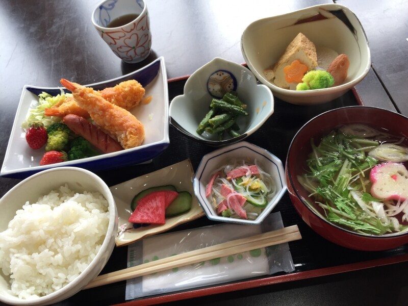 創作農家こすもすの定食