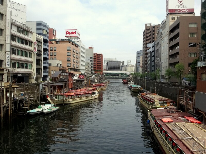 屋形船を多数見ることができる