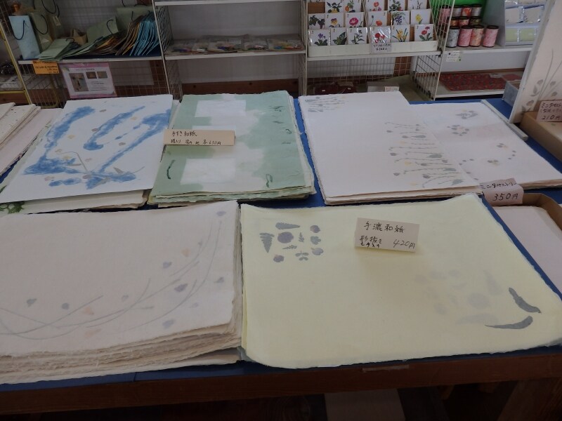 東秩父村和紙の里の特産品直売所で販売される細川紙