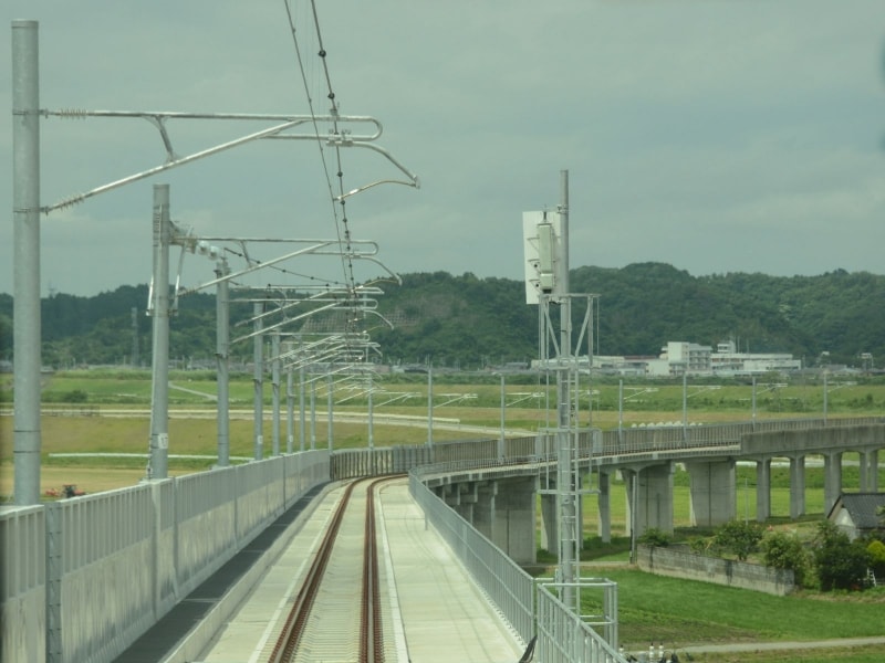 新設高架区間を快走