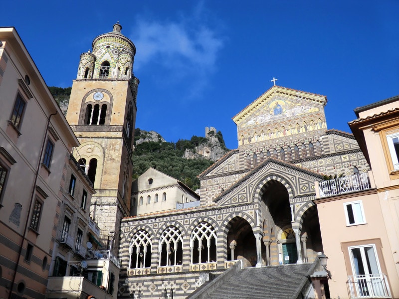 古都アマルフィの中心部に建つドゥオーモ。内部見学可能