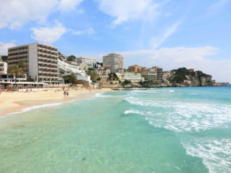 パルマ中心部やパルマ港に近いマホールビーチ。ここでも透明度はなかなか