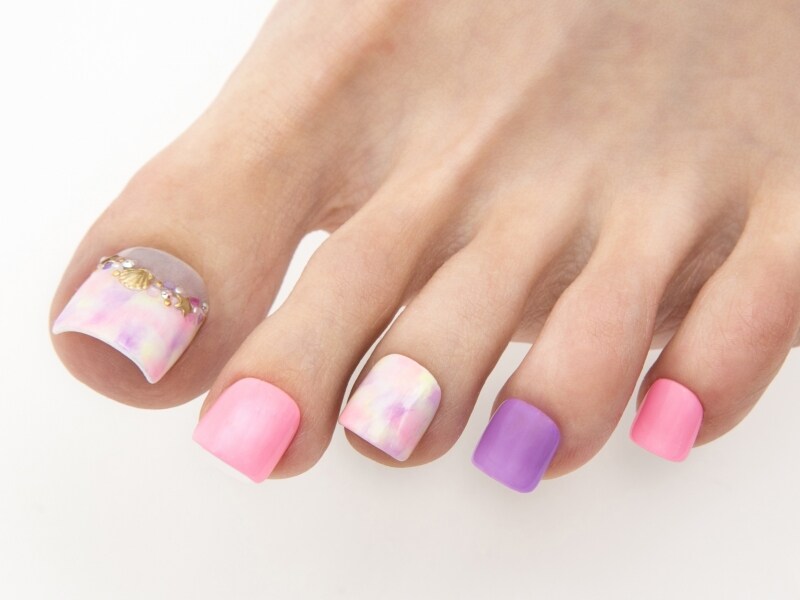 ビーチに映えるシェルパーツを飾って