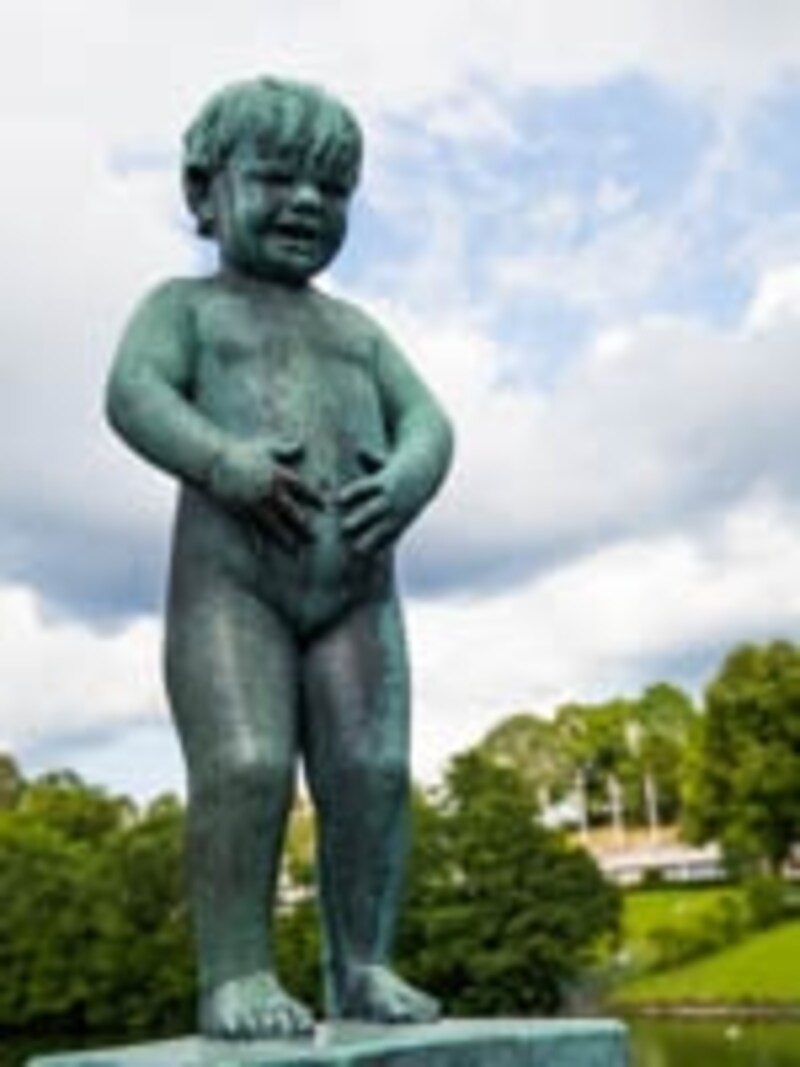 おこりんぼうと記念撮影 ヴィーゲラン彫刻公園 ノルウェー All About