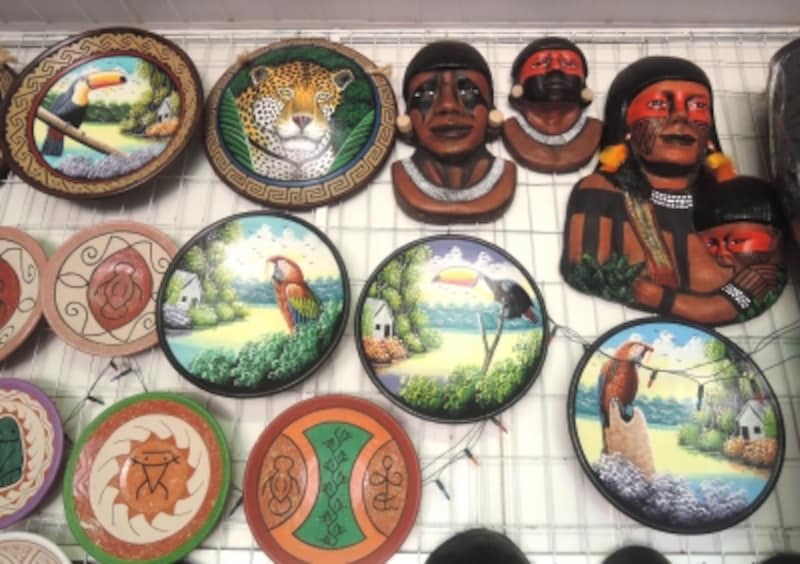 アマゾン特産のマラジョー焼、1枚30レアル（約1200円）～