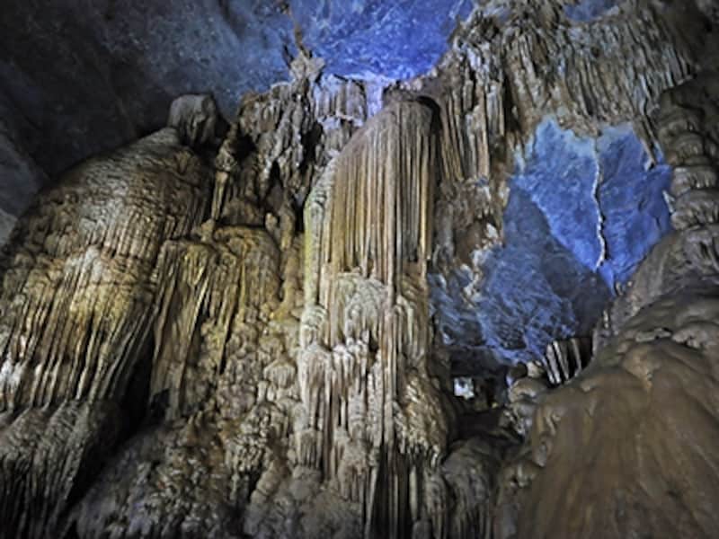 ティエンドゥオン洞窟の鍾乳石