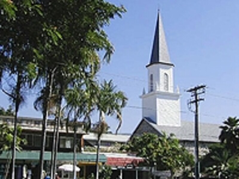 メインストリートのアリイ・ドライブ沿いは、どこも気取らずのんびりとした雰囲気