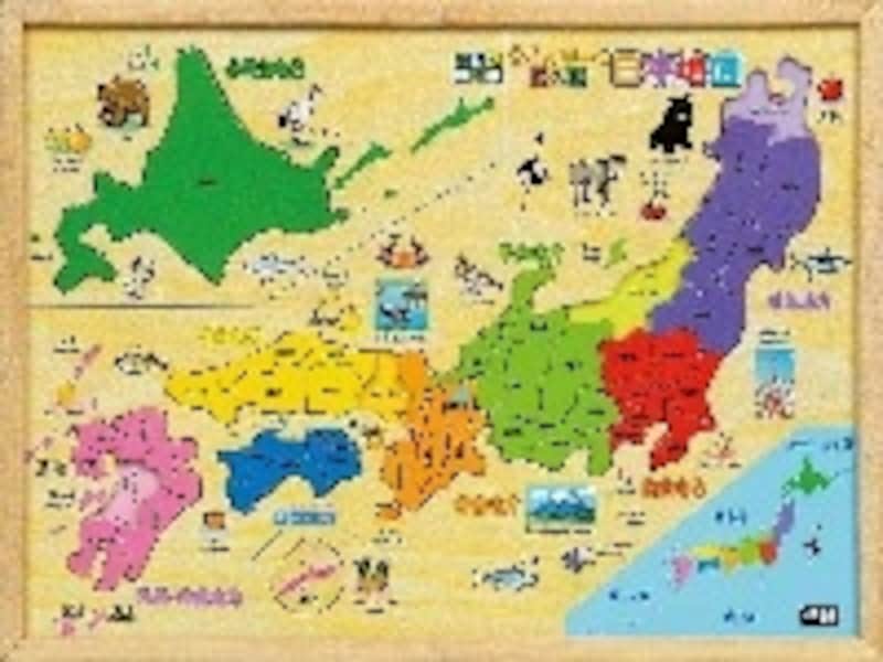 都道府県の形や場所だけでなく特産品も学べる「木製パズル日本地理」