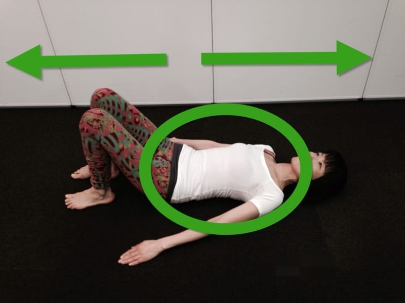 仰向けで姿勢を整えましょう