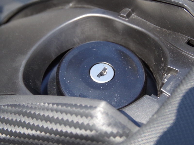 2015年モデルundefinedTMAX530undefinedガソリンキャップはスマートキーであけることは出来ない