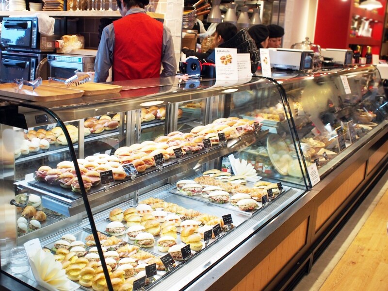 手のひらサイズのコロンと可愛らしいサンドイッチ