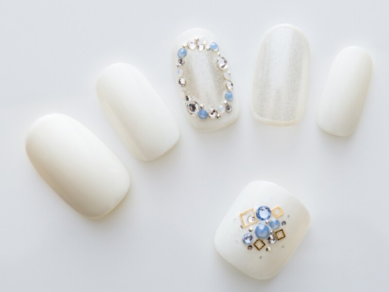 ウエディングの定番ホワイトも夏らしく