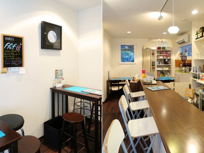 店内にはカウンターとテーブル席があります(2015年6月30日撮影)